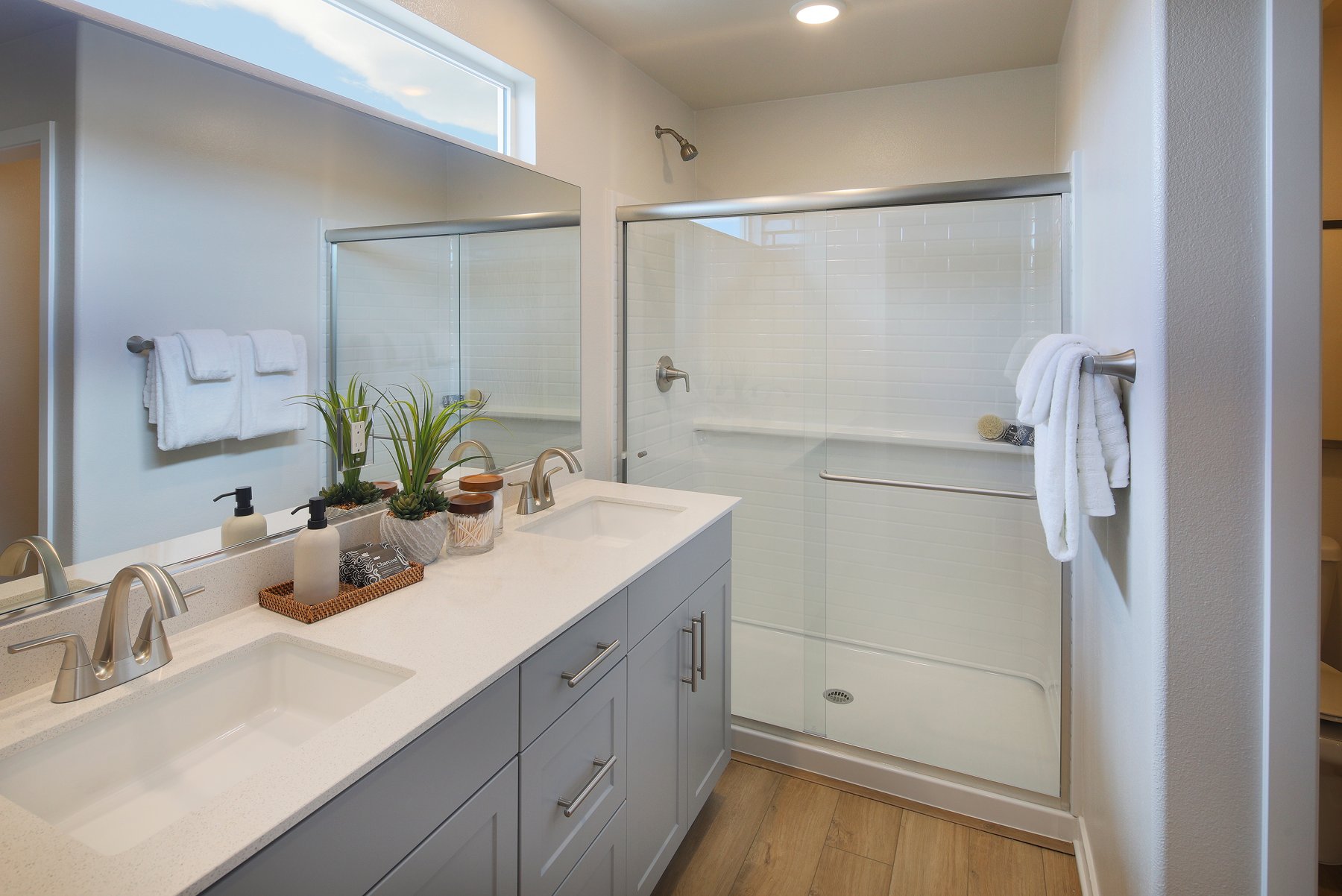 A bathroom with a sink and a mirror.