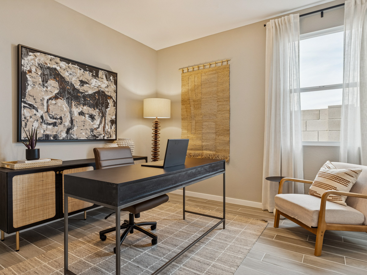 A room with a desk and chairs.