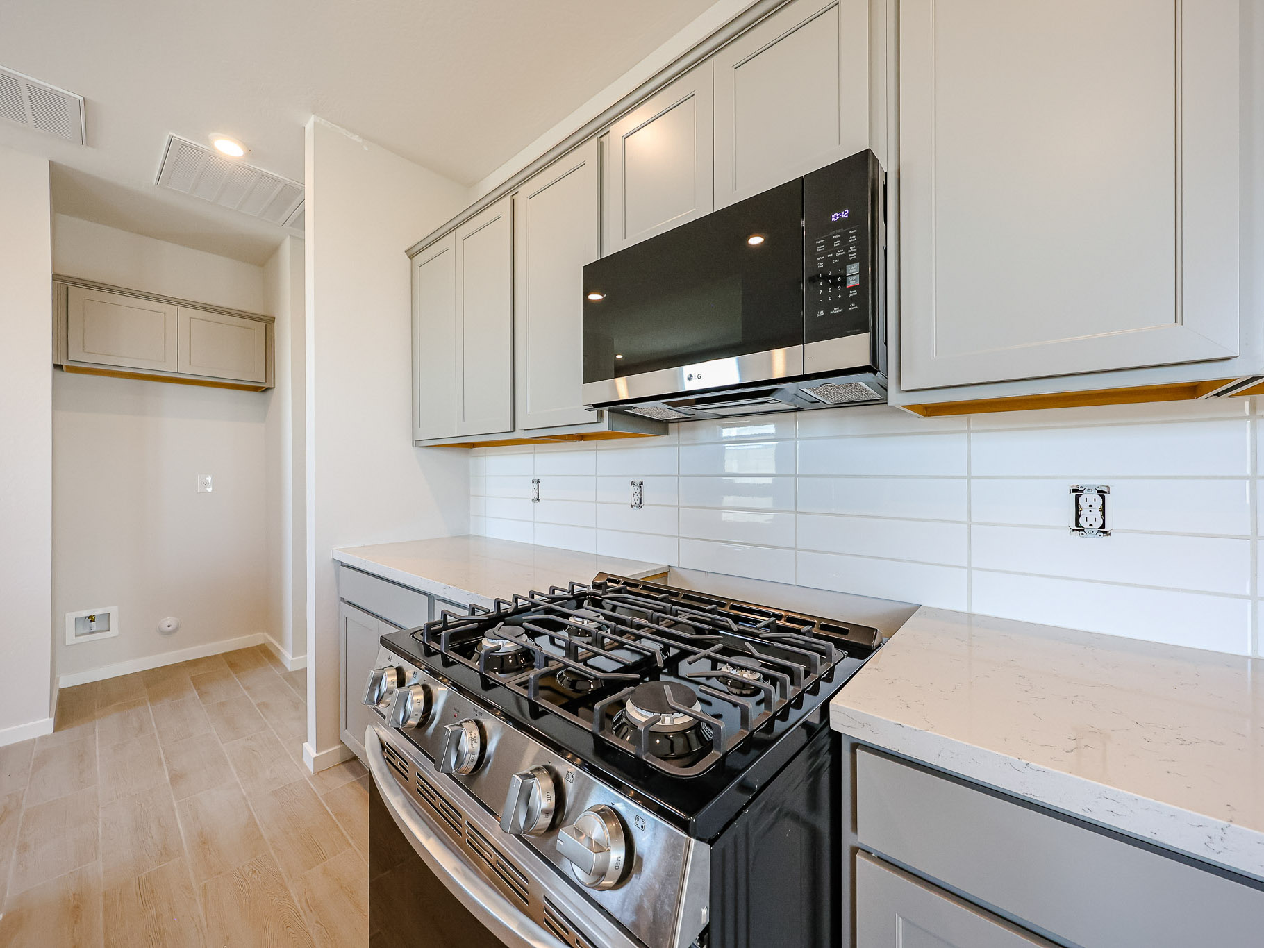 A kitchen with white cabinets.