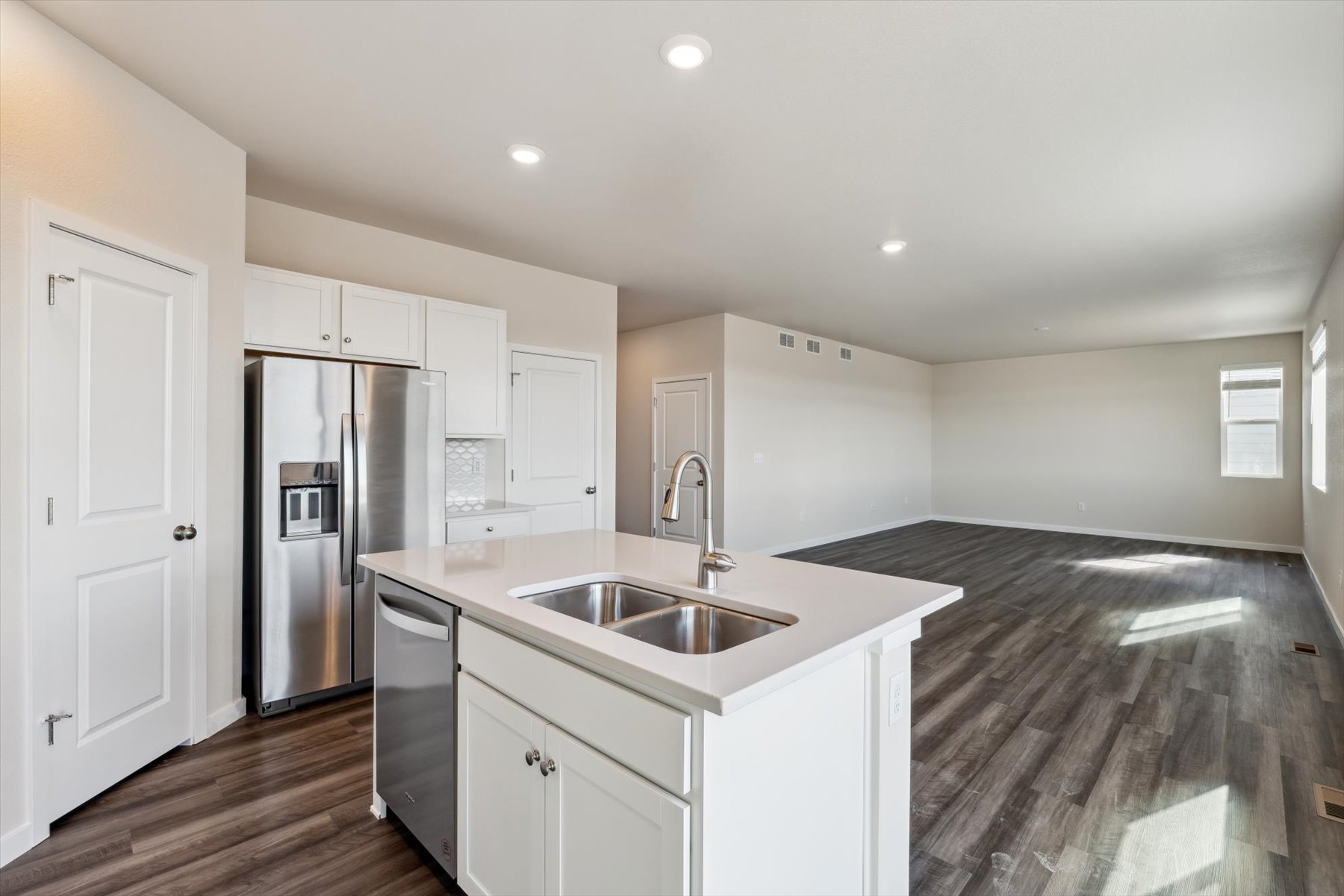A kitchen with white cabinets.