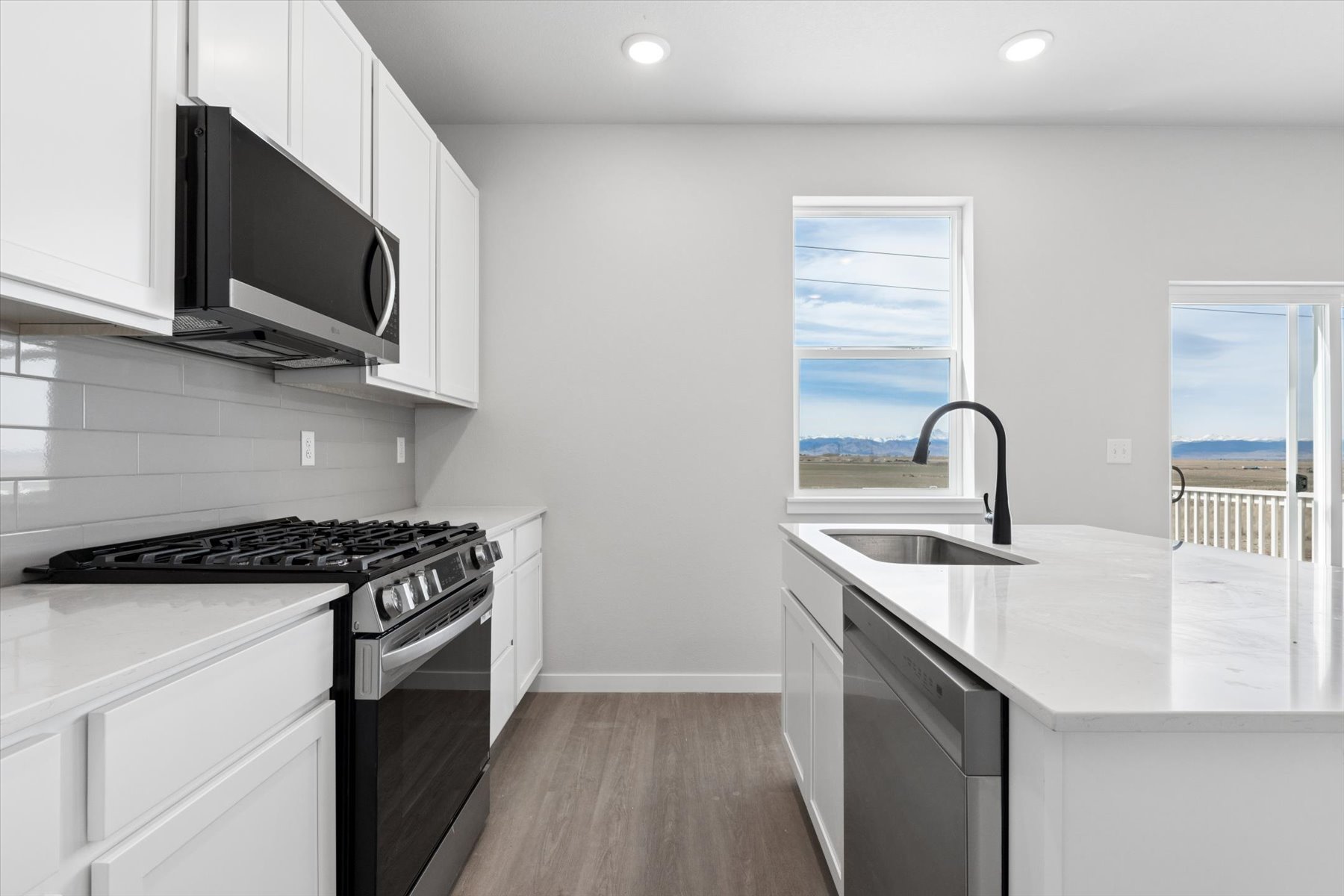 A kitchen with white cabinets.