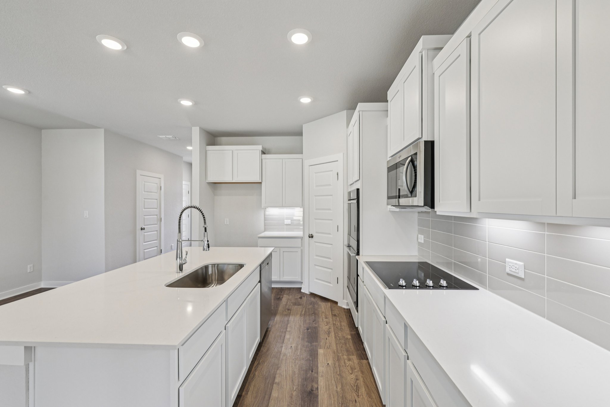 A kitchen with white cabinets.